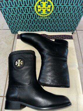Tory Burch Hallie Mid Shaft Logo Black Leather Riding Boots Women's Sz 9 M